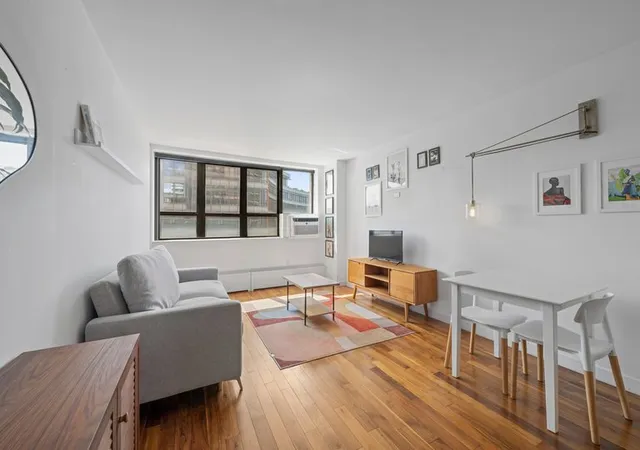 301-w-110th-street-4v-new-york-city-ny-10026/hzid_ad0b1522