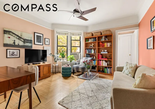 305-e-88th-street-6d-new-york-city-ny-10128/hzid_a9cc8ed7
