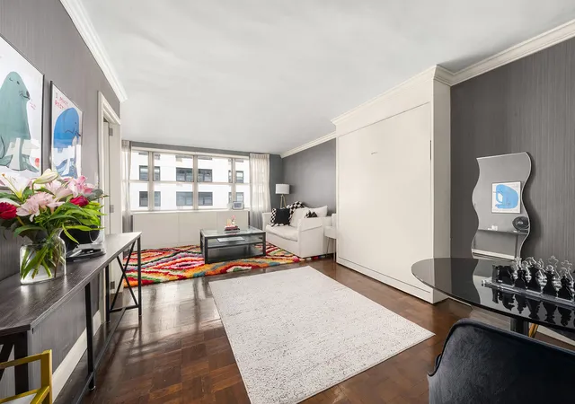 310-e-70th-street-5j-new-york-city-ny-10021/hzid_4dde4db1