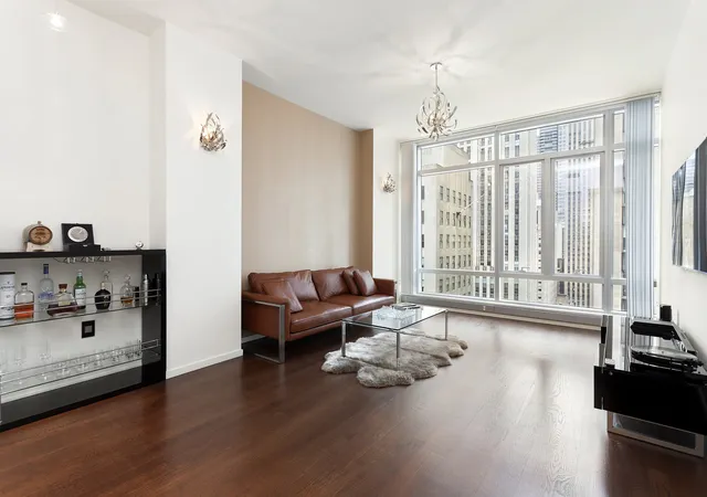 18-w-48th-street-16e-new-york-city-ny-10036/hzid_327f4e60