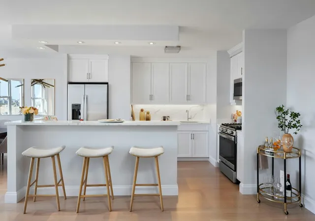 155-w-68th-street-1626-new-york-city-ny-10023/hzid_98232d54