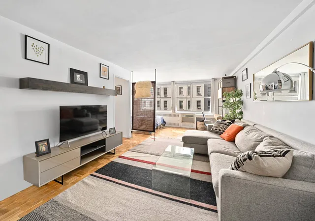 310-e-70th-street-5g-new-york-city-ny-11234/hzid_e61f838f