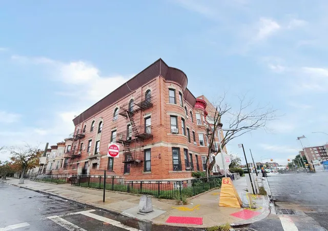 215-bay-23rd-st-2a-new-york-city-ny-11214/hzid_d0bd0972