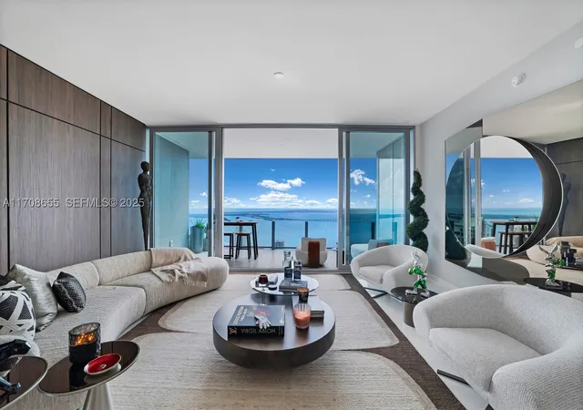 300-biscayne-blvd-way-4703-miami-fl-33131/hzid_7b72d97c