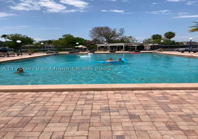 701-three-islands-blvd-409-hallandale-beach-fl-33009/hzid_dea9bdef