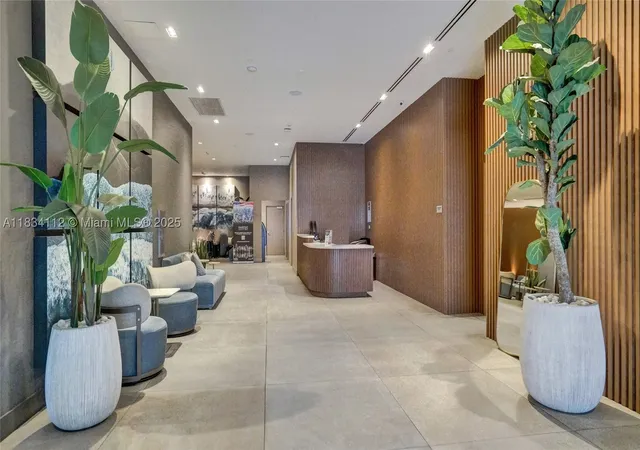 239-sw-9th-st-2203-miami-fl-33130/hzid_c103f0e2