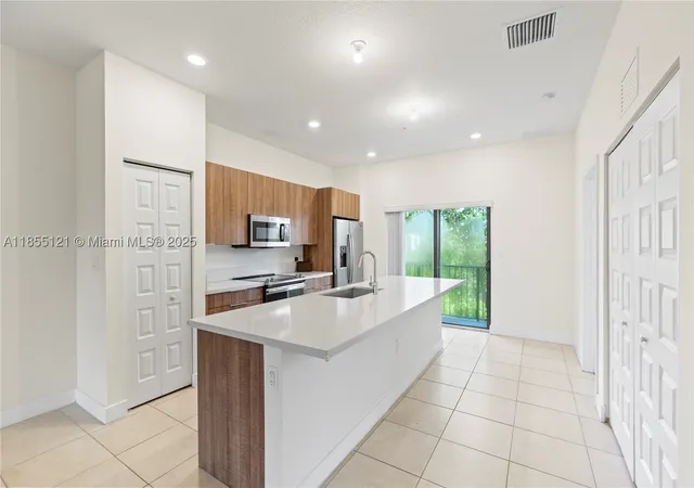 7831-nw-104th-ave-22-doral-fl-33178/hzid_91aebbb2