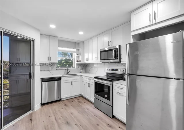 3524-via-poinciana-302-lake-worth-fl-33467/hzid_1458d587