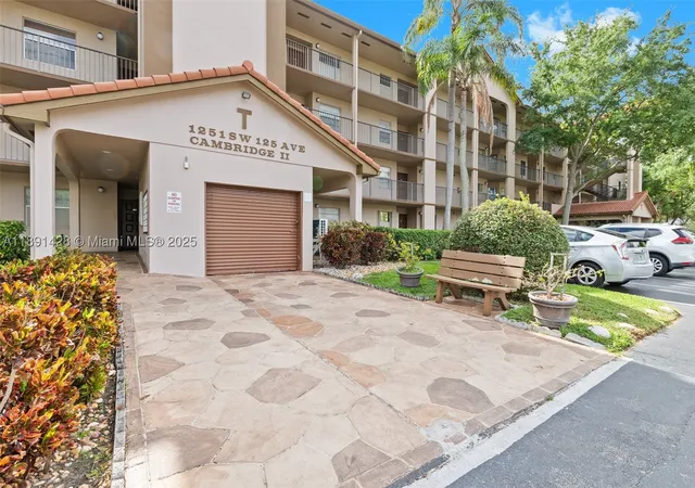 1251-sw-125th-ave-211t-pembroke-pines-fl-33027/hzid_4829704a