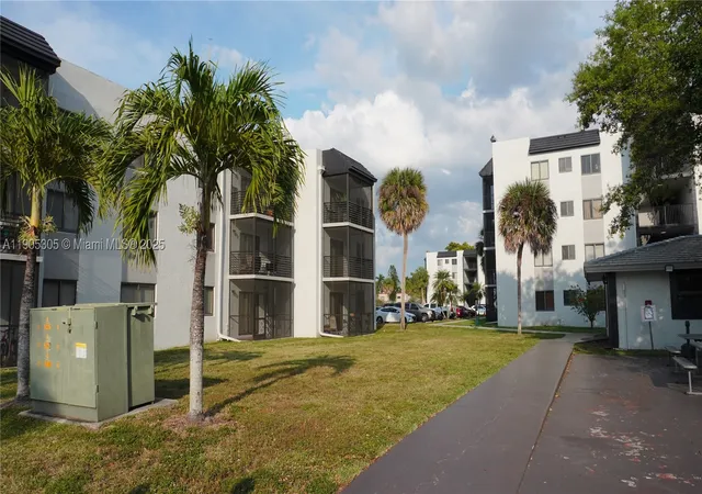 3710-n-pine-island-rd-320-sunrise-fl-33351/hzid_72f78327