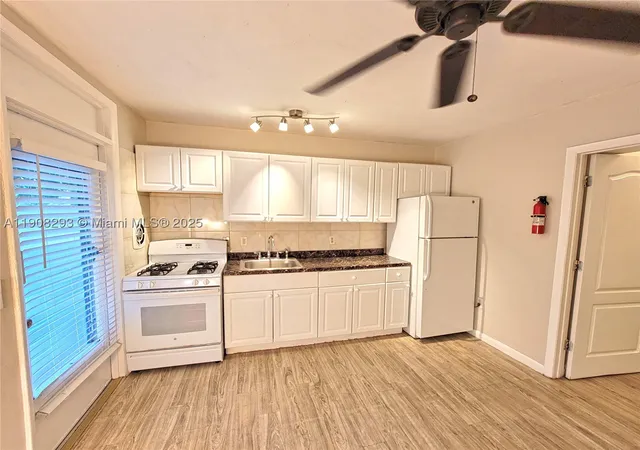 441-collins-ave-12a-miami-beach-fl-33139/hzid_0e59f6fa