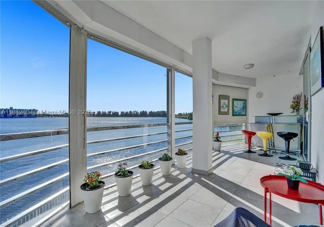 1000-ne-191st-st-21-miami-fl-33179/hzid_b48257f8
