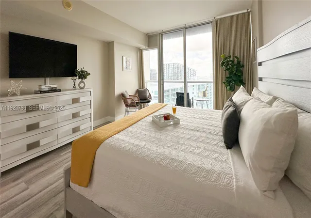 485-brickell-ave-4405-miami-fl-33131/hzid_5fe41820