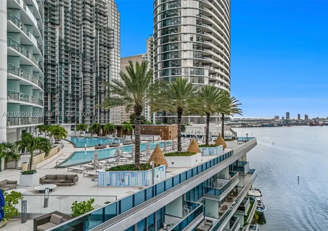 200-biscayne-boulevard-way-4202-miami-fl-33131/hzid_ca19bc3d
