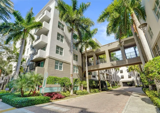 2421-ne-65th-st-202-fort-lauderdale-fl-33308/hzid_e22f9048