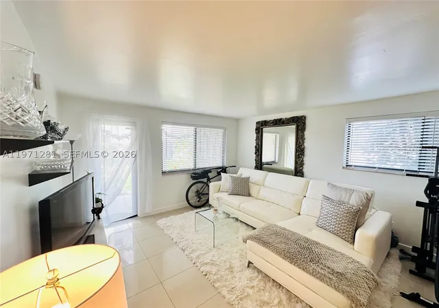 301-golden-isles-dr-114-hallandale-beach-fl-33009/hzid_6654d2ef