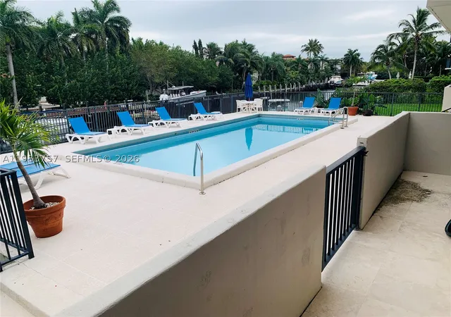 6815-edgewater-dr-105-coral-gables-fl-33133/hzid_caf7d2b1