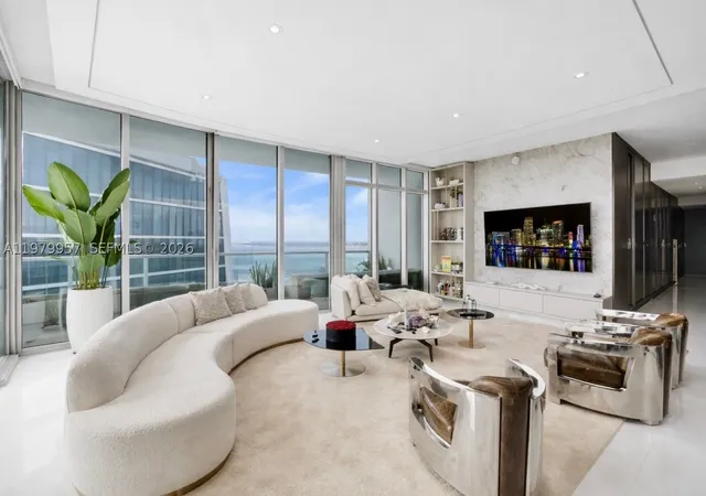 900-biscayne-blvd-ph6109-miami-fl-33132/hzid_a03c7d18