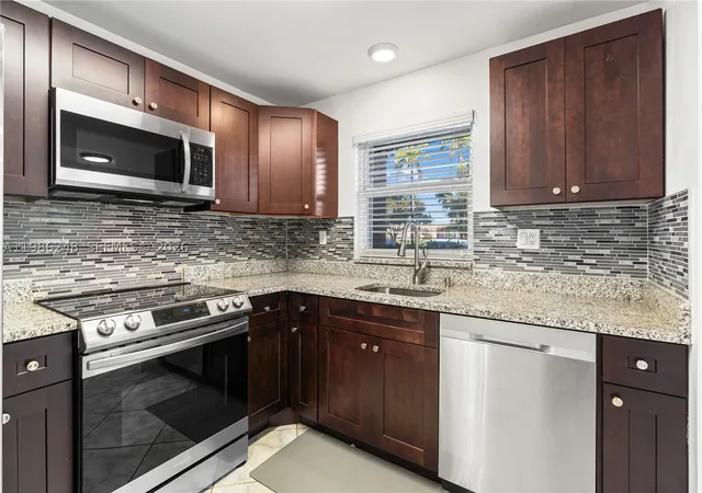 9540-sunrise-lakes-blvd-103-sunrise-fl-33322/hzid_a30c4c6e