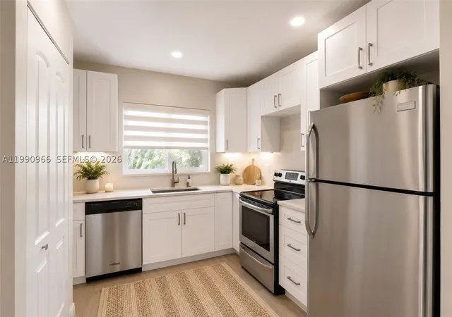 9201-sunrise-lakes-blvd-304-sunrise-fl-33322/hzid_eab67298