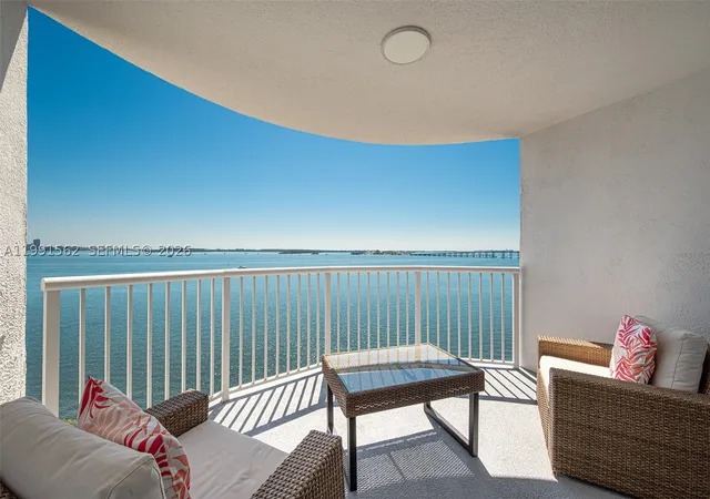 1420-brickell-bay-dr-1003a-miami-fl-33131/hzid_c92f5ae0