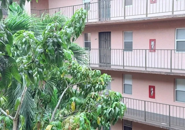 2841-somerset-dr-305-lauderdale-lakes-fl-33311/hzid_61fd4e88