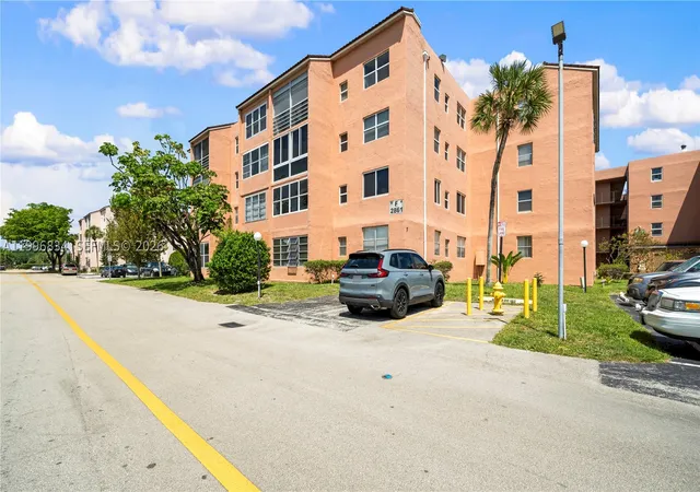 2861-somerset-dr-301-lauderdale-lakes-fl-33311/hzid_f5106332