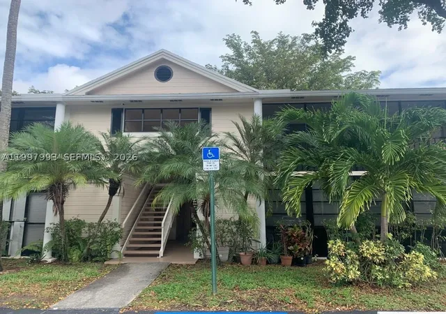 907-ne-199th-st-204-miami-fl-33179/hzid_7f9453b4