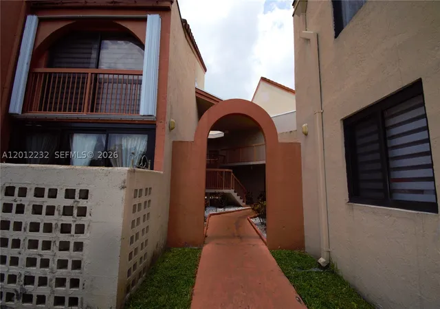 10241-nw-9th-st-cir-112-5-miami-fl-33172/hzid_d9317596