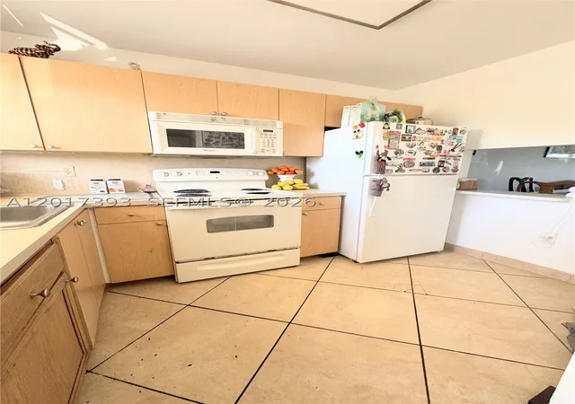 8130-sunrise-lakes-blvd-202-sunrise-fl-33322/hzid_36056d0d