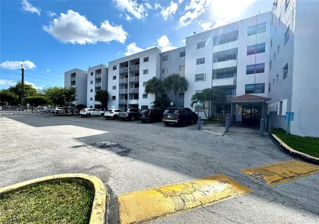 8145-nw-7th-st-404-miami-fl-33126/hzid_5e25e481