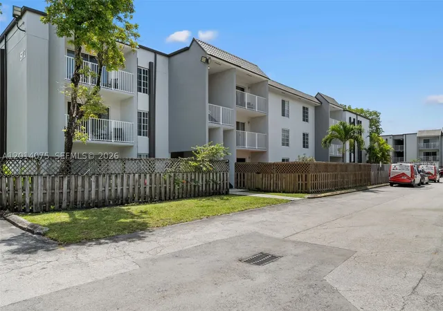 5112-nw-79th-ave-204-doral-fl-33166/hzid_8fb32fcc