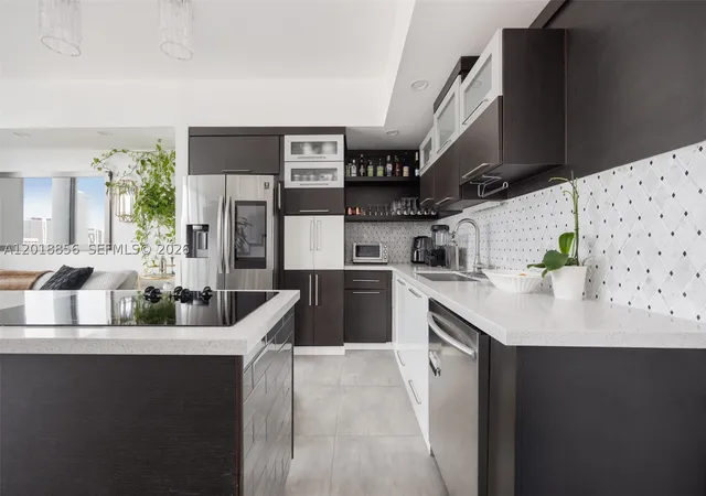 690-sw-1st-ct-phi10-miami-fl-33130/hzid_3647ff21