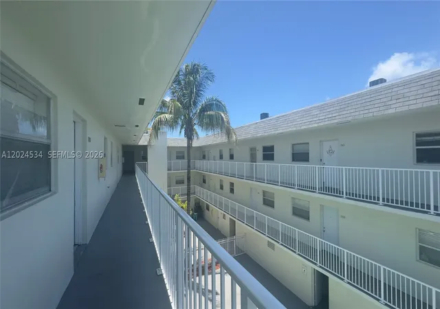 12890-ne-8th-ave-302-north-miami-fl-33161/hzid_55db4d43