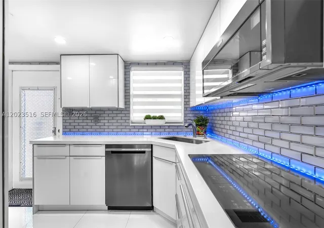 8881-sunrise-lakes-blvd-206-sunrise-fl-33322/hzid_ff3d24b8