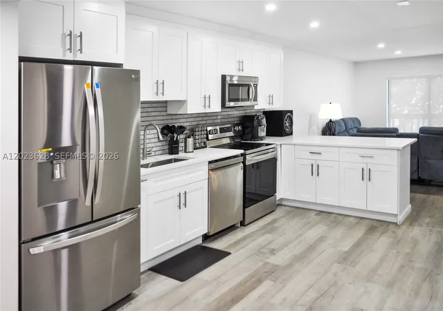 1021-mockingbird-ln-202-plantation-fl-33324/hzid_107f5307