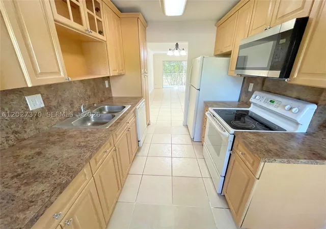 8450-lagos-de-campo-blvd-206-tamarac-fl-33321/hzid_1c35530c