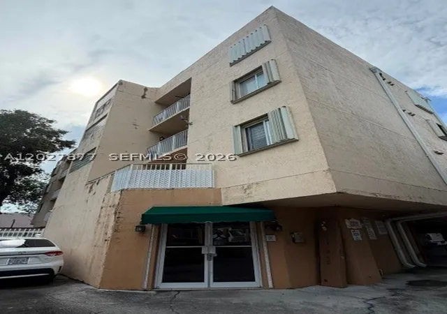 814-nw-36th-ave-208-miami-fl-33125/hzid_b5479d87