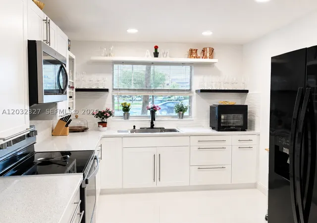 9241-sunrise-lakes-blvd-109-sunrise-fl-33322/hzid_1515bd42