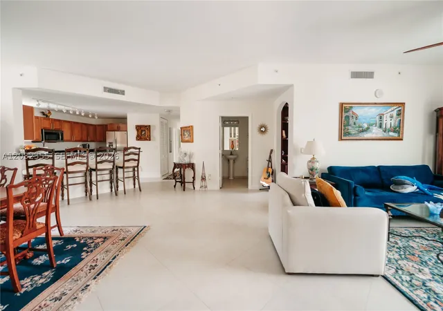 8390-sw-72nd-ave-707-miami-fl-33143/hzid_0437cc3b