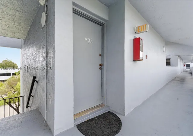 210-fontainebleau-blvd-402-miami-fl-33172/hzid_8e9215fc