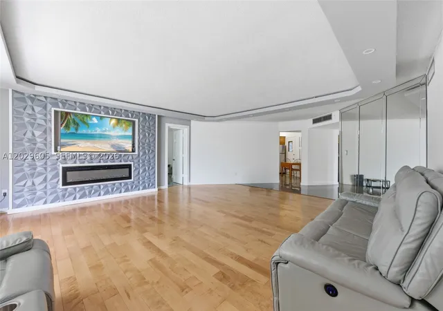1501-ne-191st-st-c217-miami-fl-33179/hzid_04908741