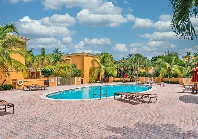 18111-nw-68th-ave-h102-hialeah-fl-33015/hzid_53d8b076