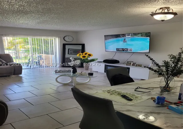 18101-nw-68th-ave-e105-hialeah-fl-33015/hzid_2310548d