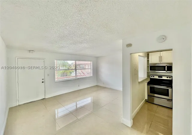 241-se-9th-ave-207-pompano-beach-fl-33060/hzid_76fa80f3