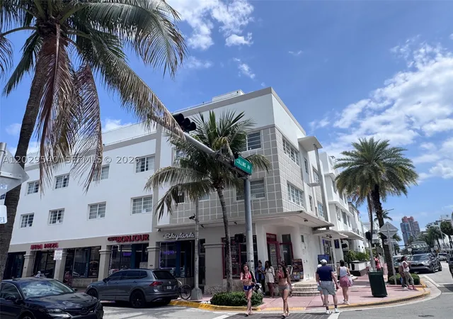 865-collins-ave-210-miami-beach-fl-33139/hzid_2261e6d9