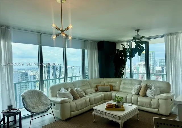 1111-sw-1st-ave-3225-miami-fl-33130/hzid_3d423e1d
