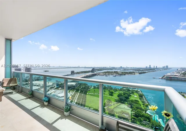 900 Biscayne Bay