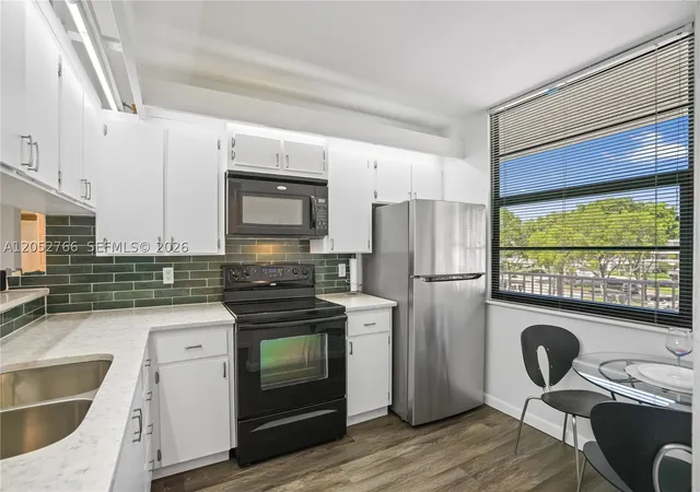 3516-whitehall-dr-301-west-palm-beach-fl-33401/hzid_fc55fbd0