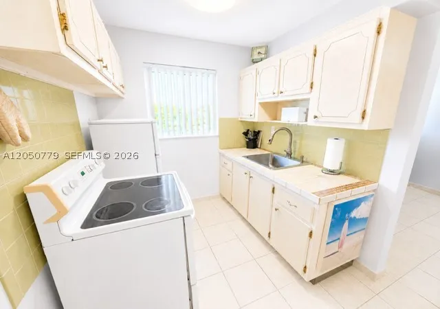 2145-pierce-st-416-hollywood-fl-33020/hzid_bc391b2f